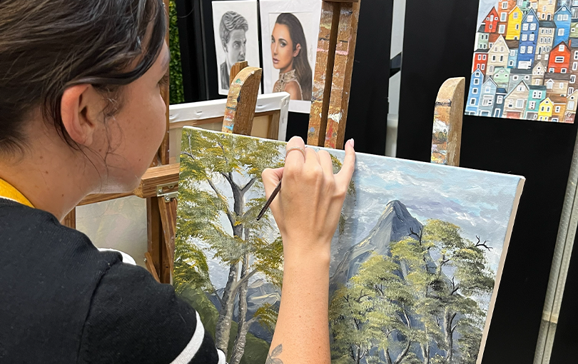 Como a pintura a óleo moldou a arte através dos séculos?